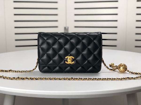 シャネルバッグ正面デザイン